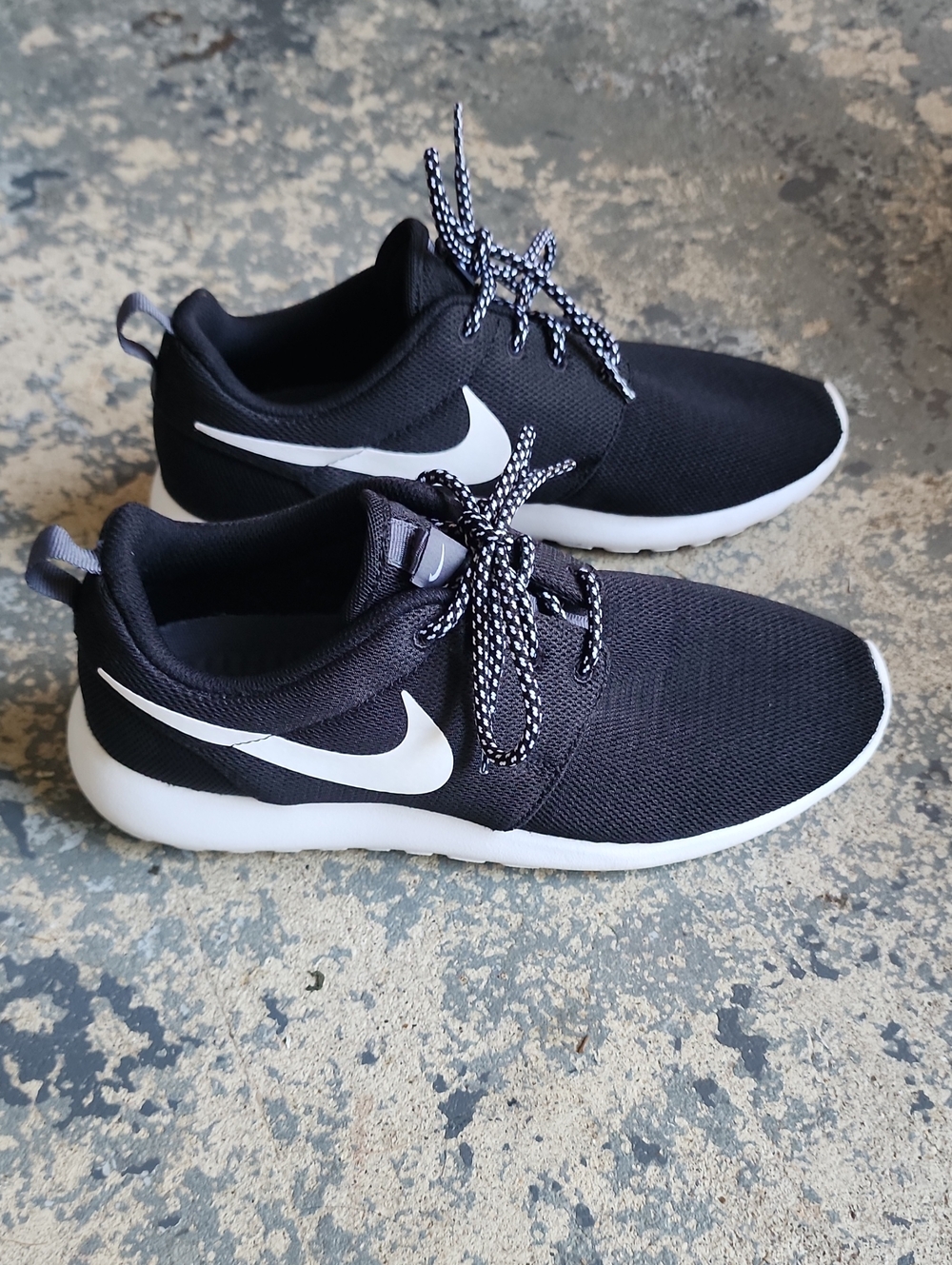 Nike Roshe One Ladies Shoes - Picture 3 of 6